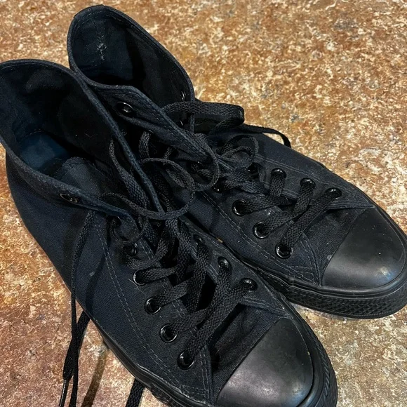 Converse Black Canvas Sneakers - Picture 1 of 4